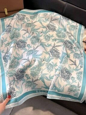 Beautiful Scarf/Twilly New 26.8in X 26.8in